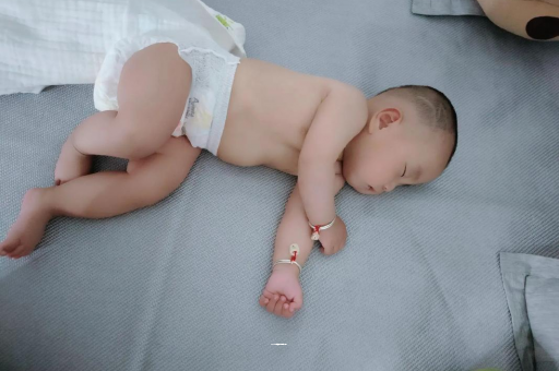 长治几个月宝宝会抬头